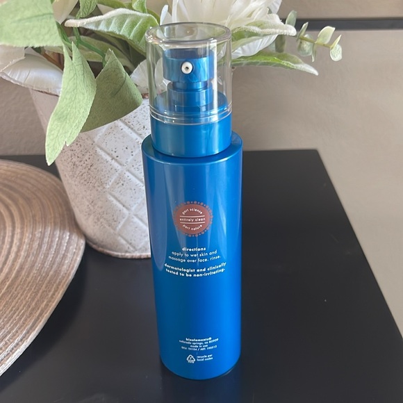 Bioelements Decongestant Cleanser - Picture 3 of 8